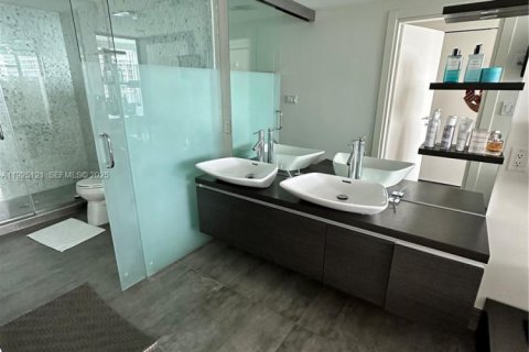 Снять в аренду кондоминиум в Майами, Флорида 2 спальни, 139.35м2, № 1983750 - фото 14