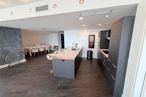 Снять в аренду кондоминиум в Майами, Флорида 2 спальни, 139.35м2, № 1983750 - фото 18