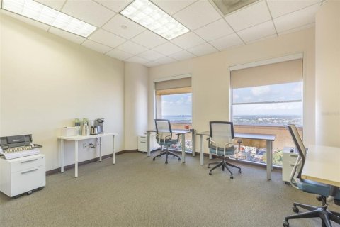 Propiedad comercial en alquiler en Tampa, Florida, 69148.55 m2 № 1568953 - foto 2