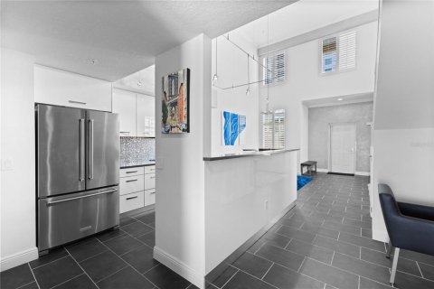 Condo in Sarasota, Florida, 2 bedrooms  № 2093070 - photo 13