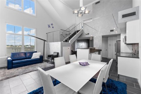 Condo in Sarasota, Florida, 2 bedrooms  № 2093070