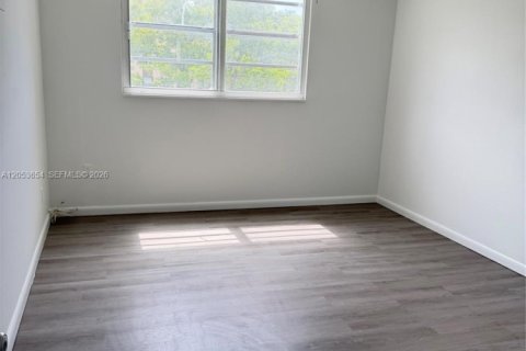 Condo in Miami, Florida, 2 bedrooms № 2179468 - photo 6