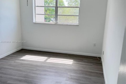 Condo in Miami, Florida, 2 bedrooms № 2179468 - photo 5