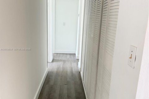 Condo in Miami, Florida, 2 bedrooms № 2179468 - photo 4