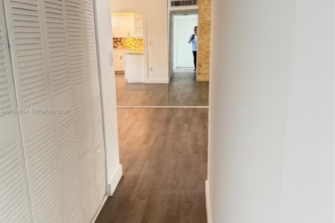 Condo in Miami, Florida, 2 bedrooms № 2179468 - photo 16