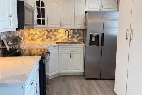 Condo in Miami, Florida, 2 bedrooms  № 2179468