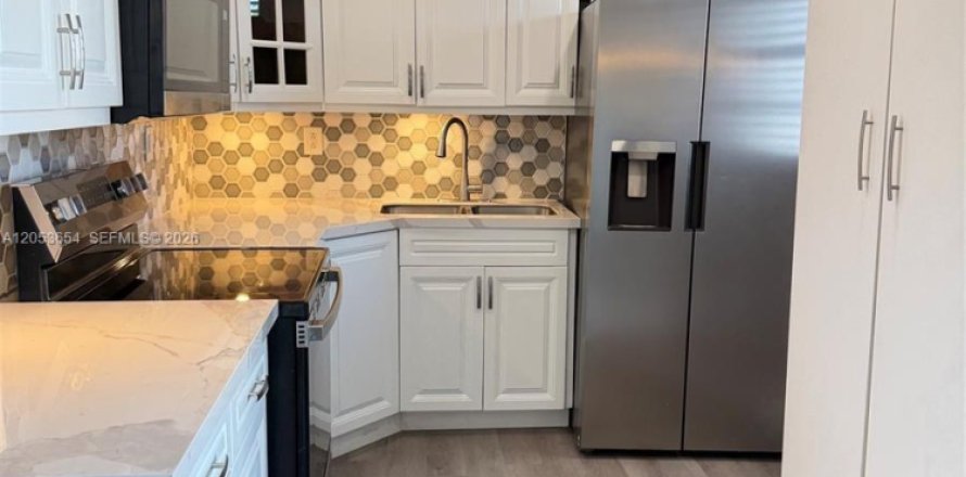 Condo in Miami, Florida, 2 bedrooms № 2179468
