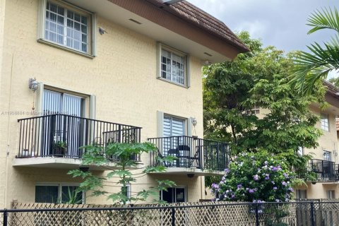 Condominio en Miami, Florida, 1 dormitorio  № 1966313
