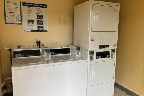 Condominio en alquiler en Miami, Florida, 1 dormitorio, 74.41 m2 № 1966313 - foto 16