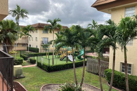 Condominio en alquiler en Miami, Florida, 1 dormitorio, 74.41 m2 № 1966313 - foto 15