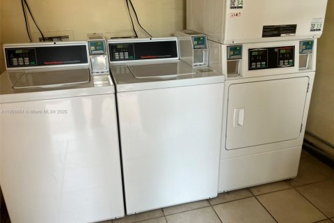 Condominio en alquiler en Miami, Florida, 1 dormitorio, 74.41 m2 № 1966313 - foto 13