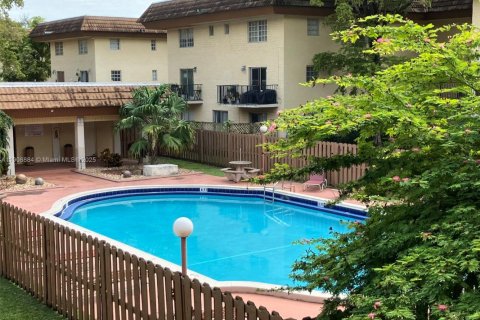 Condominio en alquiler en Miami, Florida, 1 dormitorio, 74.41 m2 № 1966313 - foto 8