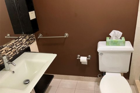 Condominio en alquiler en Miami, Florida, 1 dormitorio, 74.41 m2 № 1966313 - foto 7