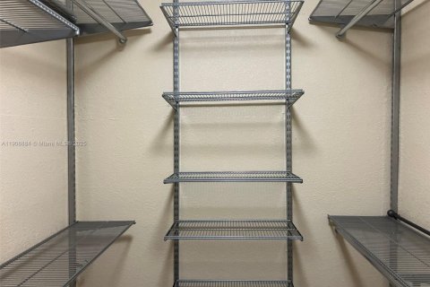 Condominio en alquiler en Miami, Florida, 1 dormitorio, 74.41 m2 № 1966313 - foto 21