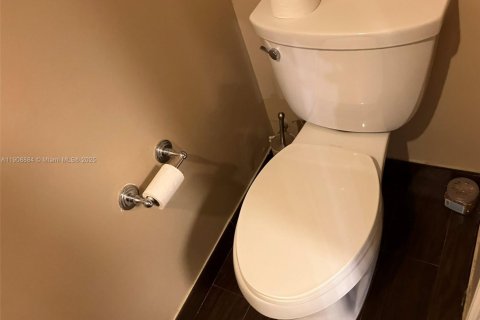 Condominio en alquiler en Miami, Florida, 1 dormitorio, 74.41 m2 № 1966313 - foto 19