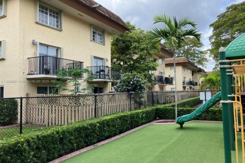 Condominio en alquiler en Miami, Florida, 1 dormitorio, 74.41 m2 № 1966313 - foto 11