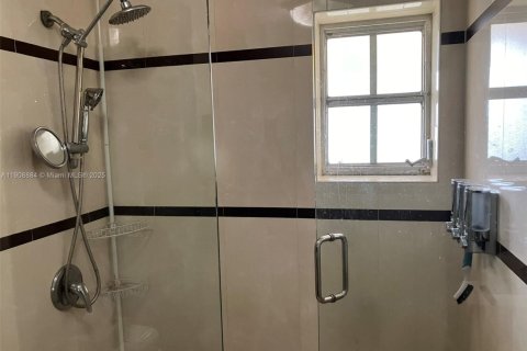 Condominio en alquiler en Miami, Florida, 1 dormitorio, 74.41 m2 № 1966313 - foto 22