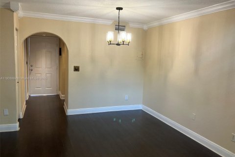 Condominio en alquiler en Miami, Florida, 1 dormitorio, 74.41 m2 № 1966313 - foto 2