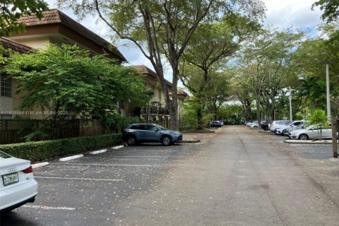 Condominio en alquiler en Miami, Florida, 1 dormitorio, 74.41 m2 № 1966313 - foto 14