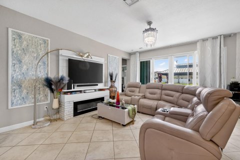 House in Port St. Lucie, Florida 4 bedrooms, 254.83 sq.m. № 2146326 - photo 5