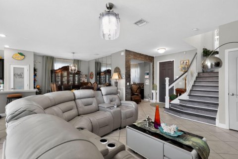 House in Port St. Lucie, Florida 4 bedrooms, 254.83 sq.m. № 2146326 - photo 8