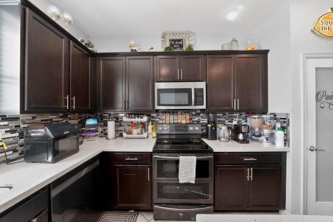 House in Port St. Lucie, Florida 4 bedrooms, 254.83 sq.m. № 2146326 - photo 12