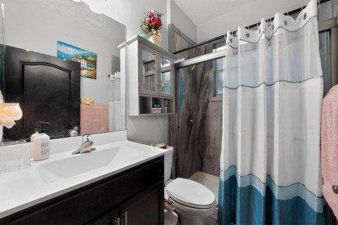 House in Port St. Lucie, Florida 4 bedrooms, 254.83 sq.m. № 2146326 - photo 24