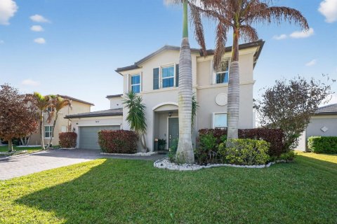 House in Port St. Lucie, Florida 4 bedrooms, 254.83 sq.m. № 2146326 - photo 2