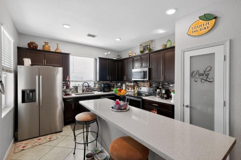House in Port St. Lucie, Florida 4 bedrooms, 254.83 sq.m. № 2146326 - photo 11