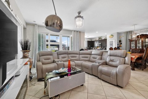 House in Port St. Lucie, Florida 4 bedrooms, 254.83 sq.m. № 2146326 - photo 6
