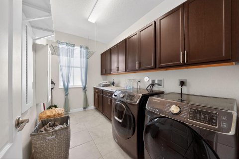 House in Port St. Lucie, Florida 4 bedrooms, 254.83 sq.m. № 2146326 - photo 27