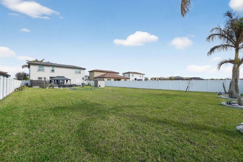 House in Port St. Lucie, Florida 4 bedrooms, 254.83 sq.m. № 2146326 - photo 30