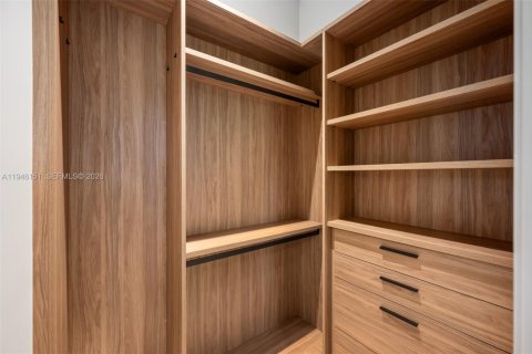 House in Pinecrest, Florida 7 bedrooms, 636.01 sq.m. № 2003038 - photo 30