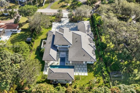 House in Pinecrest, Florida 7 bedrooms, 636.01 sq.m. № 2003038 - photo 10