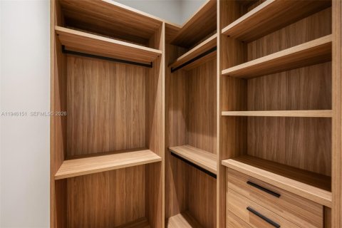 House in Pinecrest, Florida 7 bedrooms, 636.01 sq.m. № 2003038 - photo 23