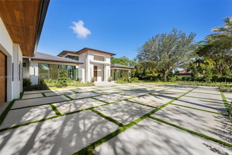 House in Pinecrest, Florida 7 bedrooms, 636.01 sq.m. № 2003038 - photo 3