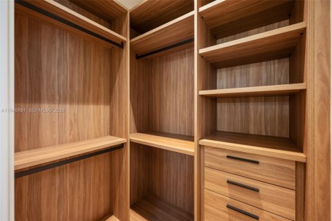 House in Pinecrest, Florida 7 bedrooms, 636.01 sq.m. № 2003038 - photo 20