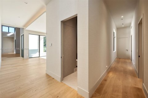 House in Pinecrest, Florida 7 bedrooms, 636.01 sq.m. № 2003038 - photo 25