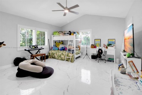 House in Coral Gables, Florida 3 bedrooms, 247.31 sq.m. № 1946837 - photo 19