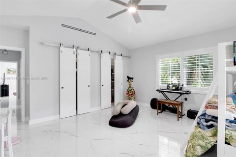 House in Coral Gables, Florida 3 bedrooms, 247.31 sq.m. № 1946837 - photo 20