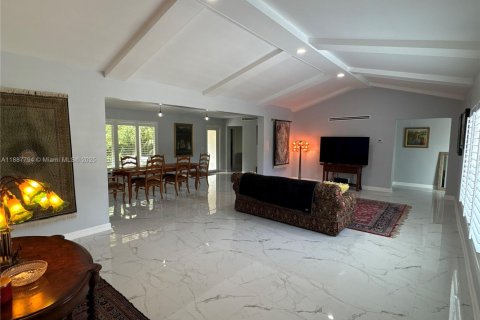 Купить виллу или дом в Корал-Гейблс, Флорида 3 спальни, 247.31м2, № 1946837 - фото 2