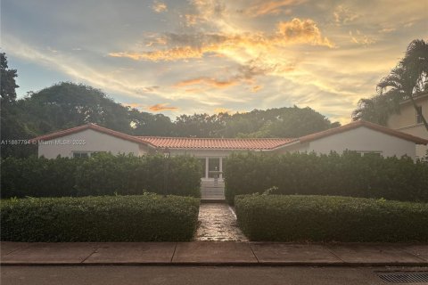 Купить виллу или дом в Корал-Гейблс, Флорида 3 спальни, 247.31м2, № 1946837 - фото 4