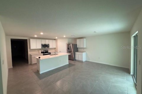 Casa en alquiler en Spring Hill, Florida, 4 dormitorios, 169.83 m2 № 1805841 - foto 3
