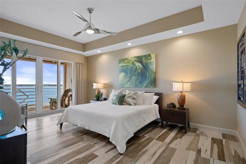 Condo in Saint Petersburg, Florida, 3 bedrooms  № 1720907 - photo 16