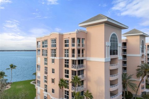 Condo in Saint Petersburg, Florida, 3 bedrooms  № 1720907 - photo 2