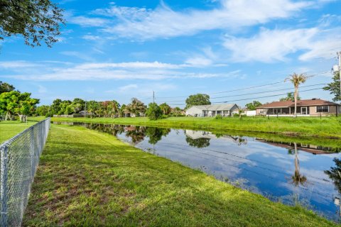 Villa ou maison à vendre à Port St. Lucie, Floride: 3 chambres, 153.94 m2 № 2188188 - photo 18