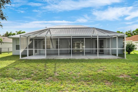 Villa ou maison à vendre à Port St. Lucie, Floride: 3 chambres, 153.94 m2 № 2188188 - photo 15