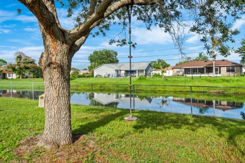 Villa ou maison à vendre à Port St. Lucie, Floride: 3 chambres, 153.94 m2 № 2188188 - photo 19