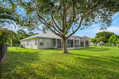 Villa ou maison à vendre à Port St. Lucie, Floride: 3 chambres, 153.94 m2 № 2188188 - photo 16