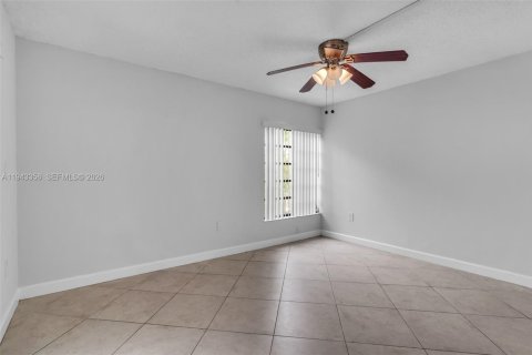 Copropriété à vendre à Miami, Floride: 2 chambres, 89.65 m2 № 2001304 - photo 19